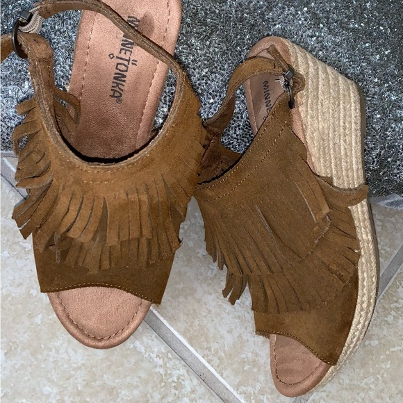 MINNETONKA suede fringe espadrille wedges women’s size 9 - Picture 13 of 17